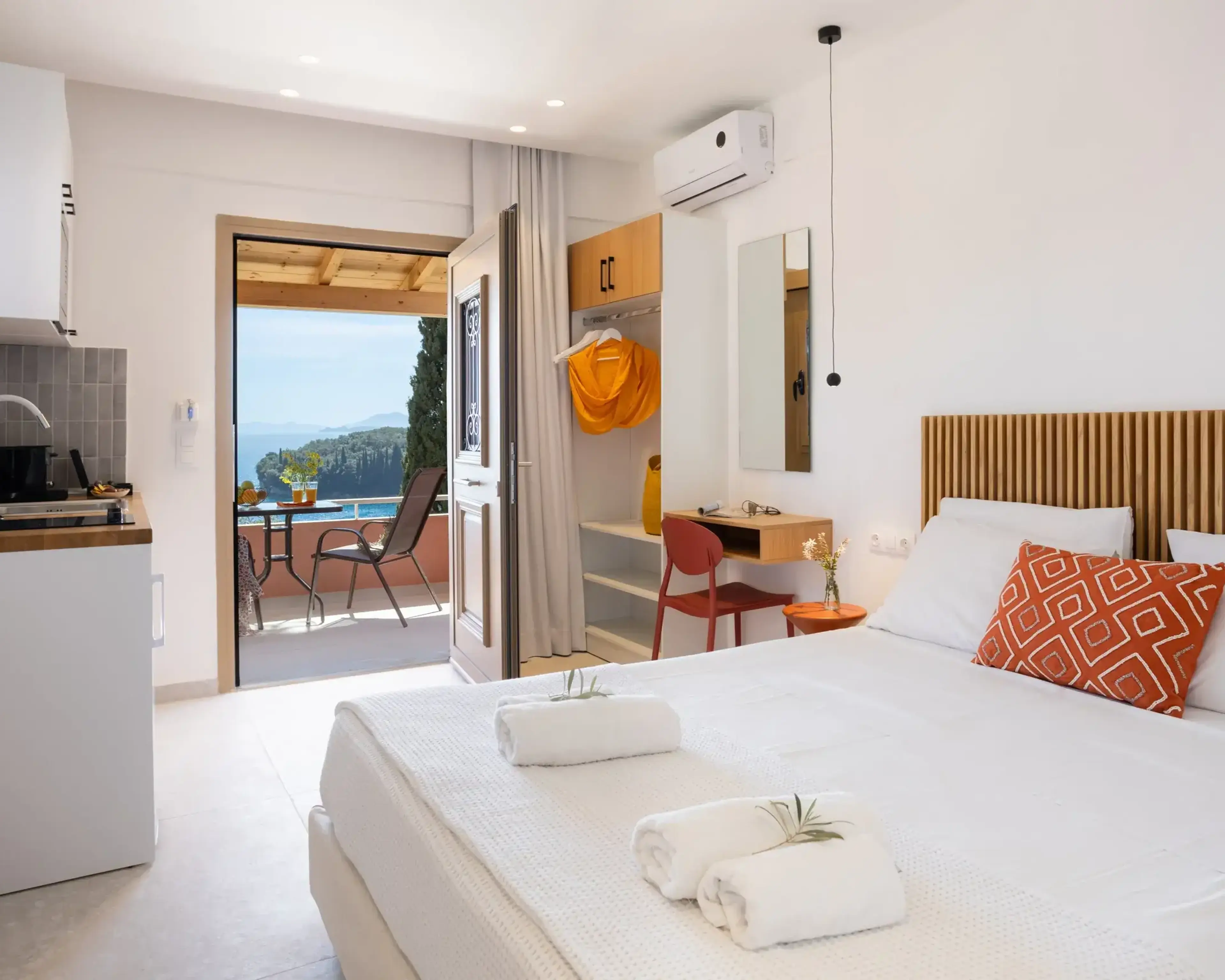 Rooms & Suites
