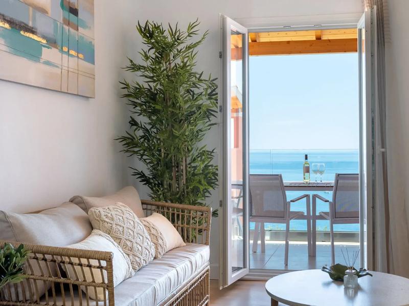 Deluxe Suite with Sea view — image 21