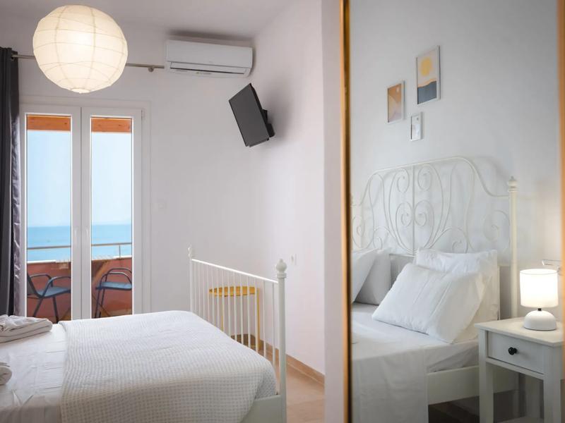 Studio Apartment with Sea View — image 2
