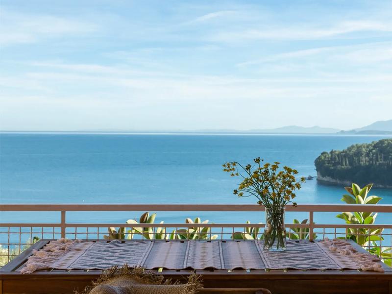 Apartment with Sea View — image 1