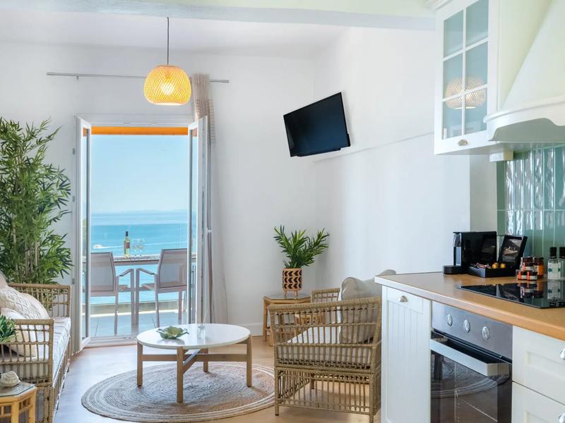 Deluxe Suite with Sea view — image 19