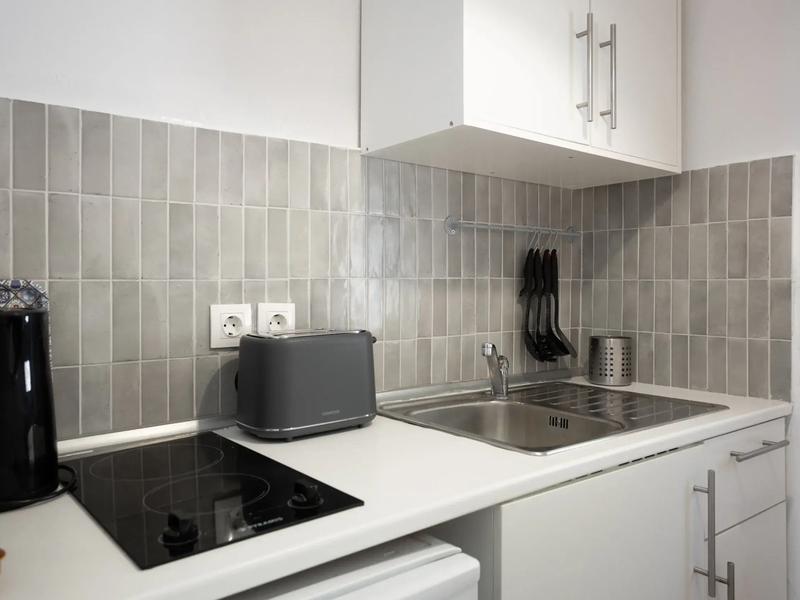 Studio Apartment with Sea View — image 10