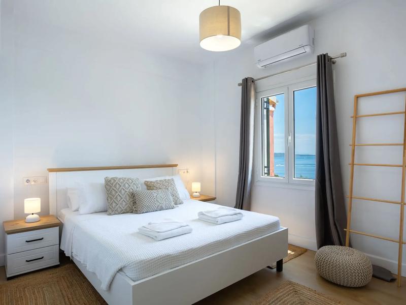 Deluxe Suite with Sea view — image 15