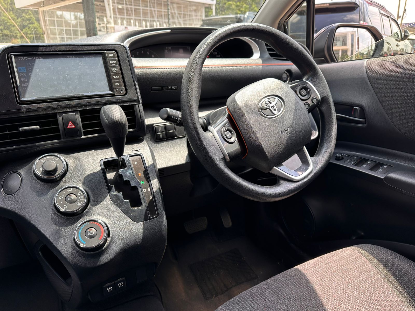 2019 Toyota Sienta Non Hybrid thumbnail 6