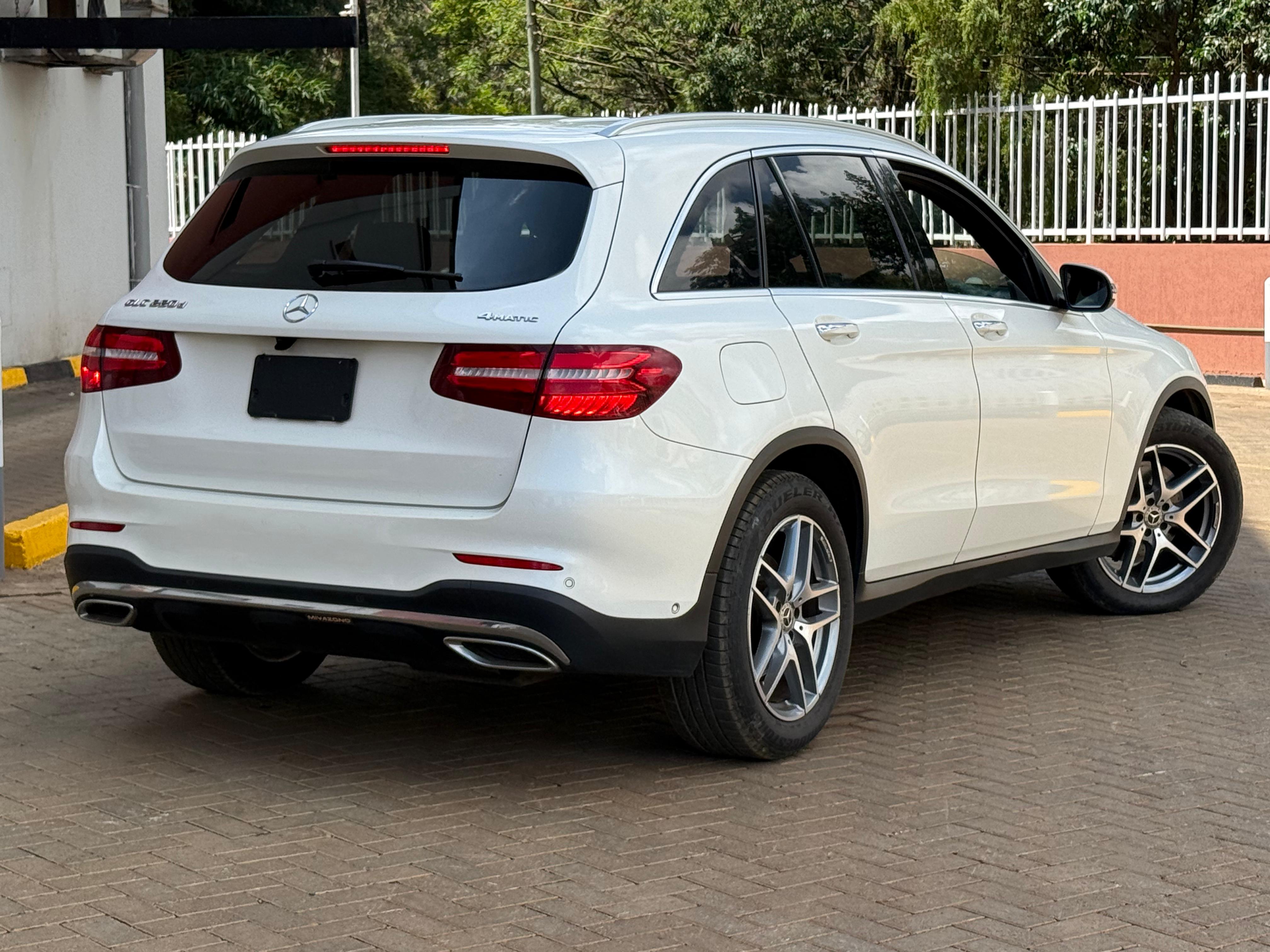 2018 Mercedes-Benz GLC 220d thumbnail 5