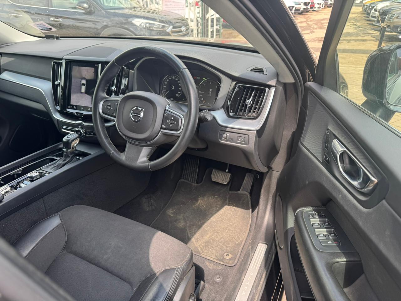 2019 Volvo XC60 D4 Momentum thumbnail 6