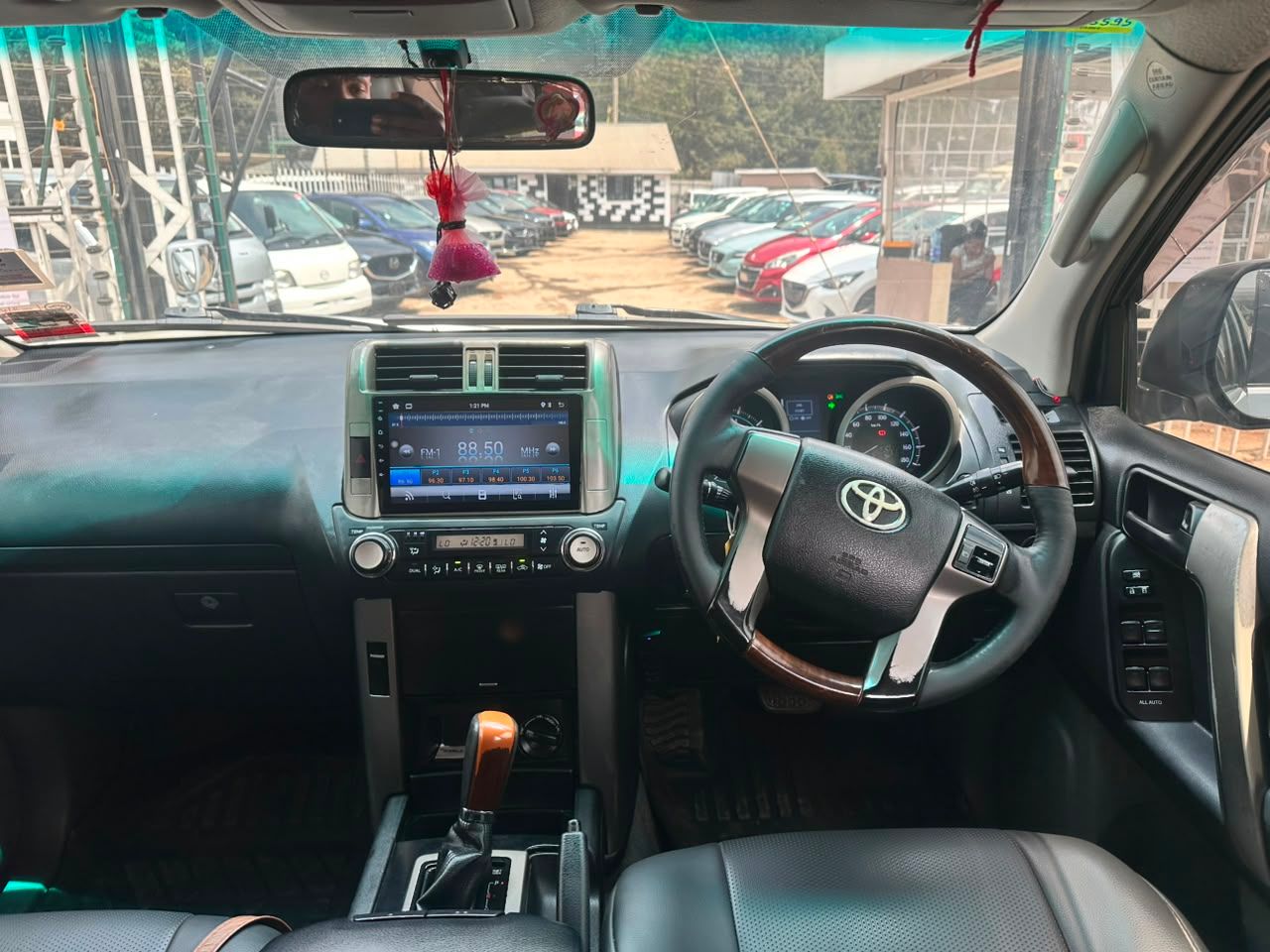 2012 Toyota Land Cruiser Prado TX thumbnail 8