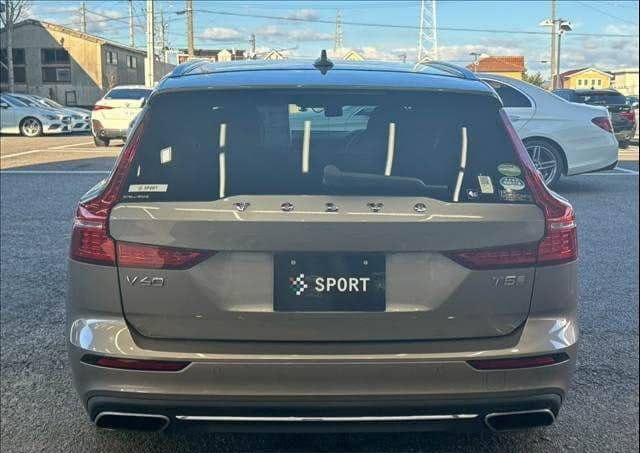 2019 Volvo V60 T5 thumbnail 6