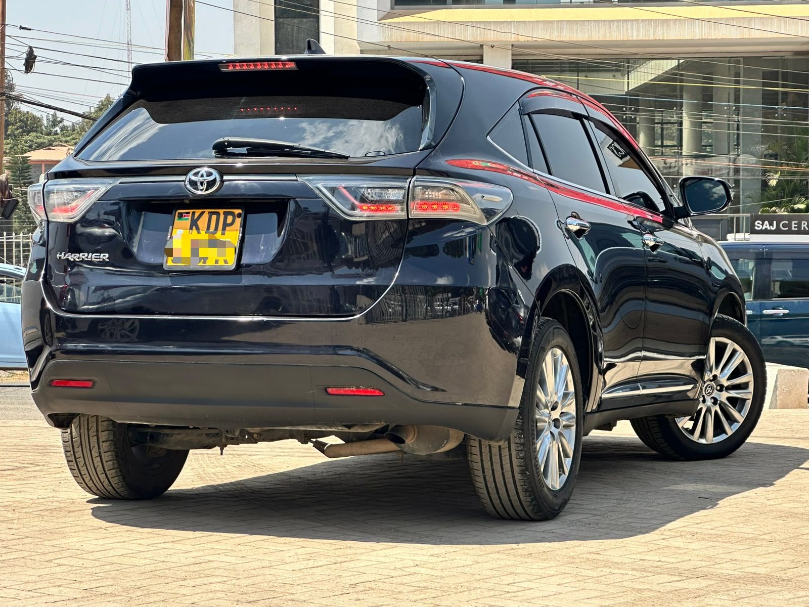 2016 Toyota Harrier thumbnail 5