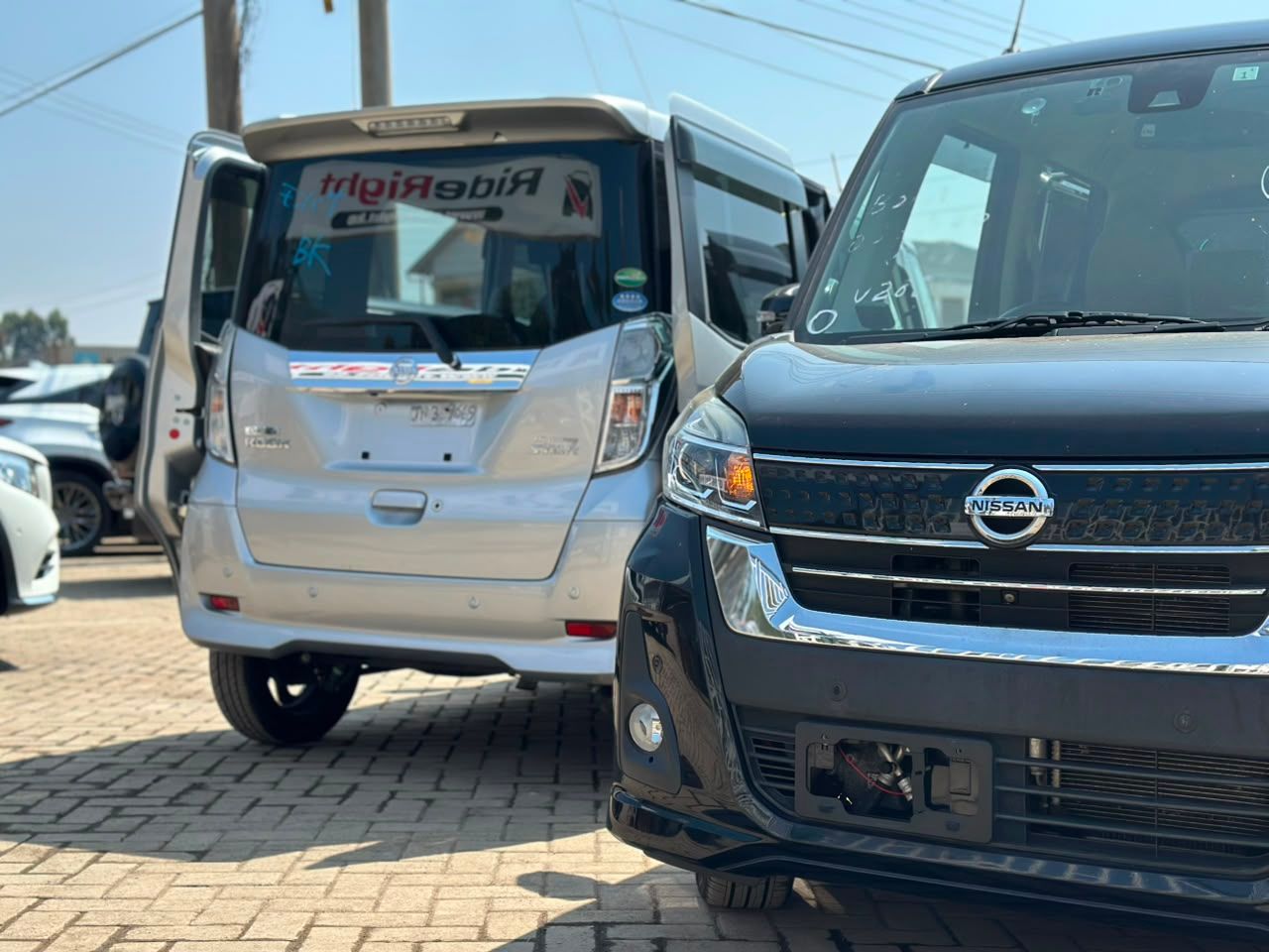 2019 Nissan Roox - view 2
