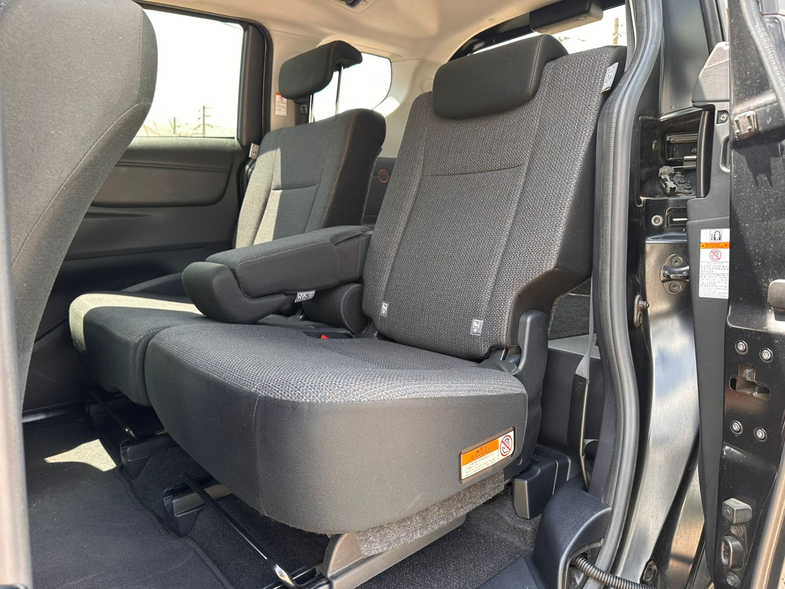 2019 Toyota Sienta Non Hybrid thumbnail 8