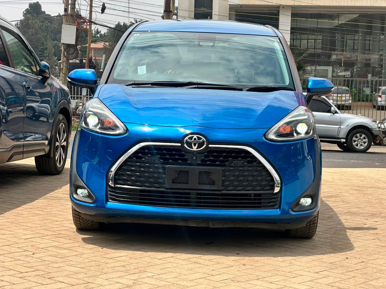 2020 Toyota Sienta  - view 3