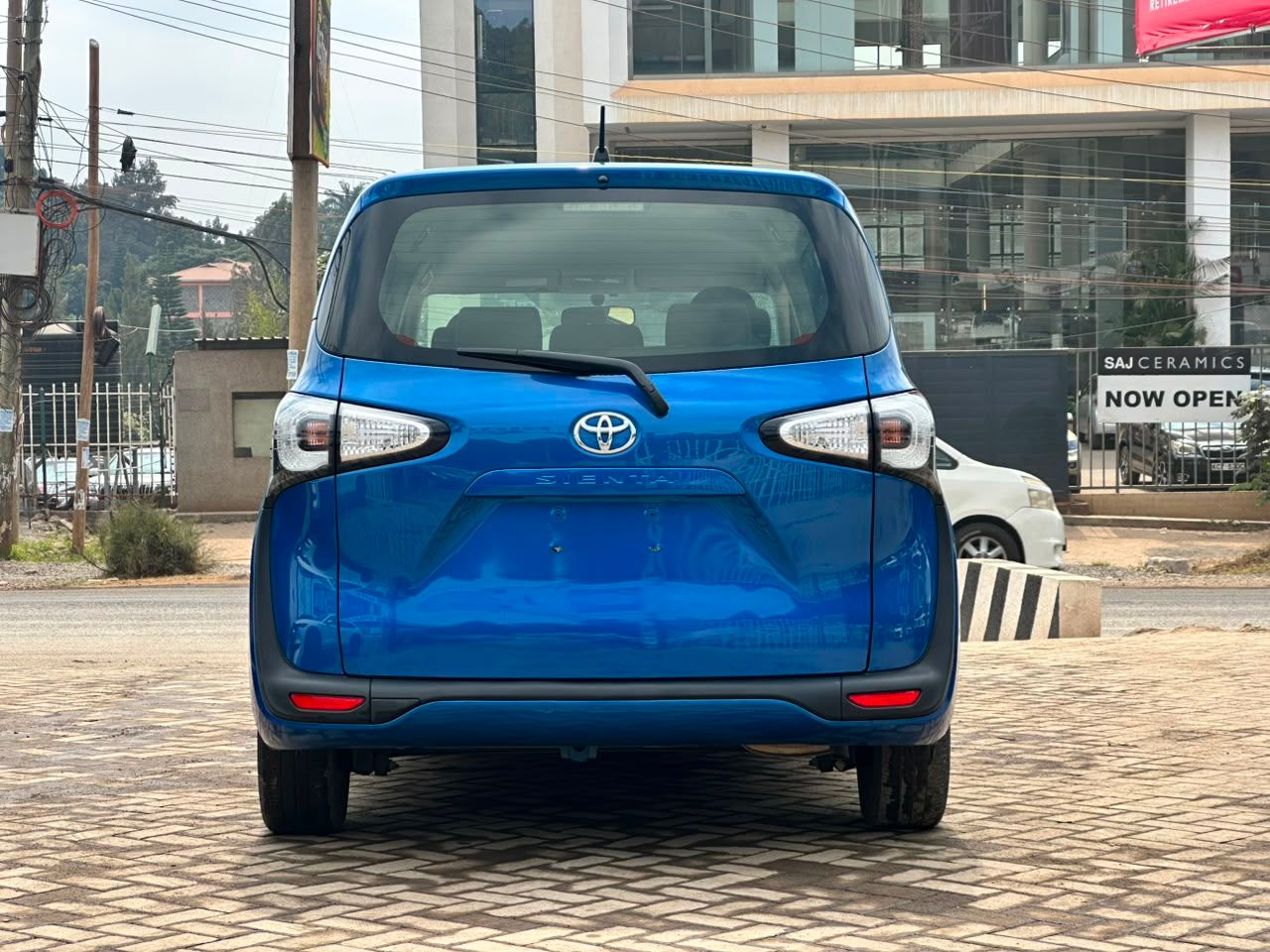 2018 Toyota Sienta Non Hybrid thumbnail 6