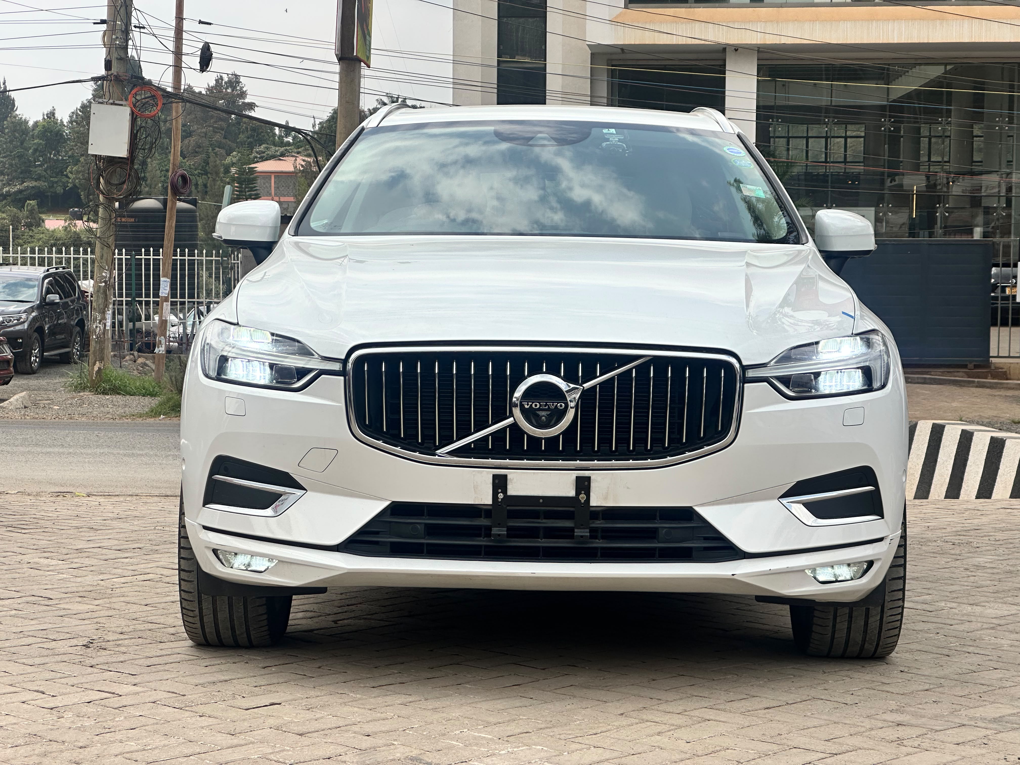 2020 Volvo XC60 D4 inscription thumbnail 3