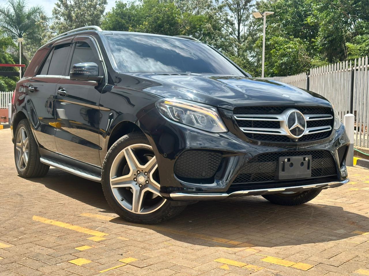 2016 Mercedes-Benz GLE 350d - view 3
