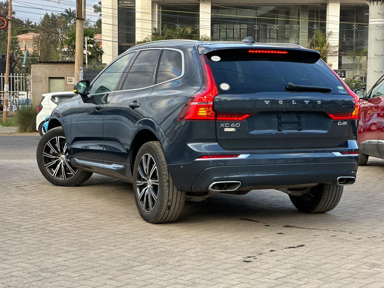 2020 Volvo XC60 D4 INSCRIPTION thumbnail 4
