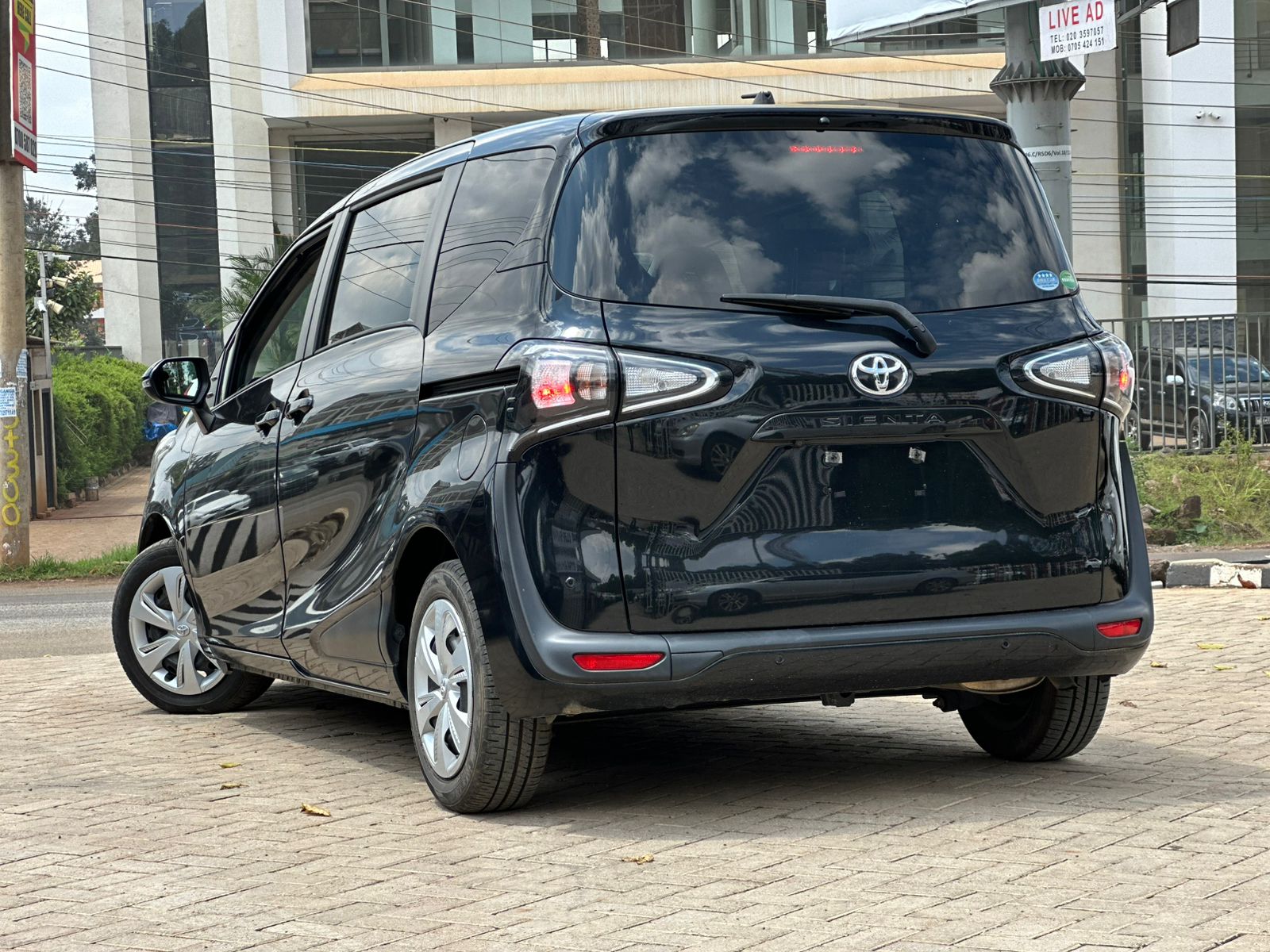2019 Toyota Sienta Non Hybrid thumbnail 4