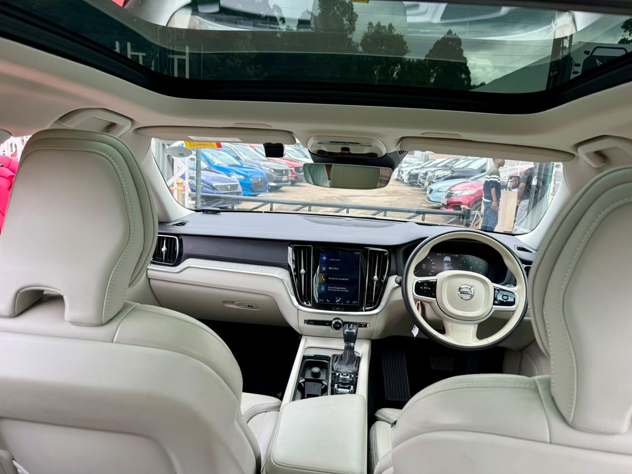 2019 Volvo V60 T5- Newshape thumbnail 7