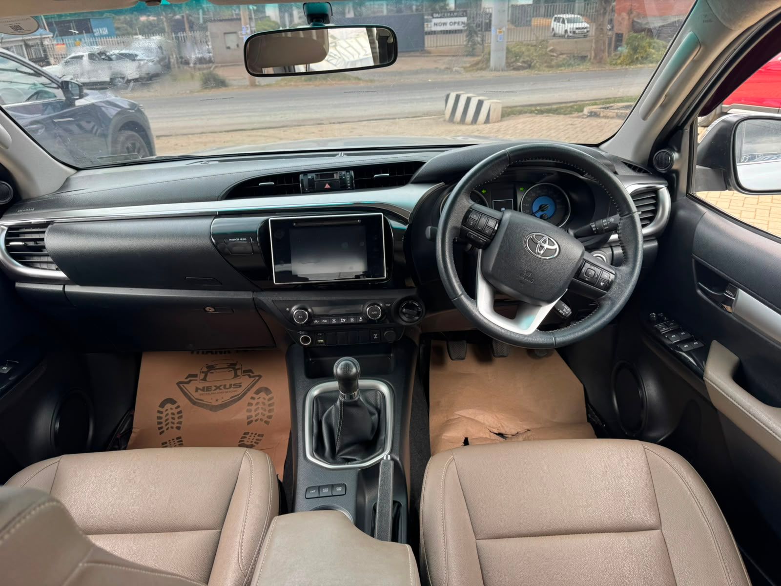 2018 Toyota Hilux thumbnail 8
