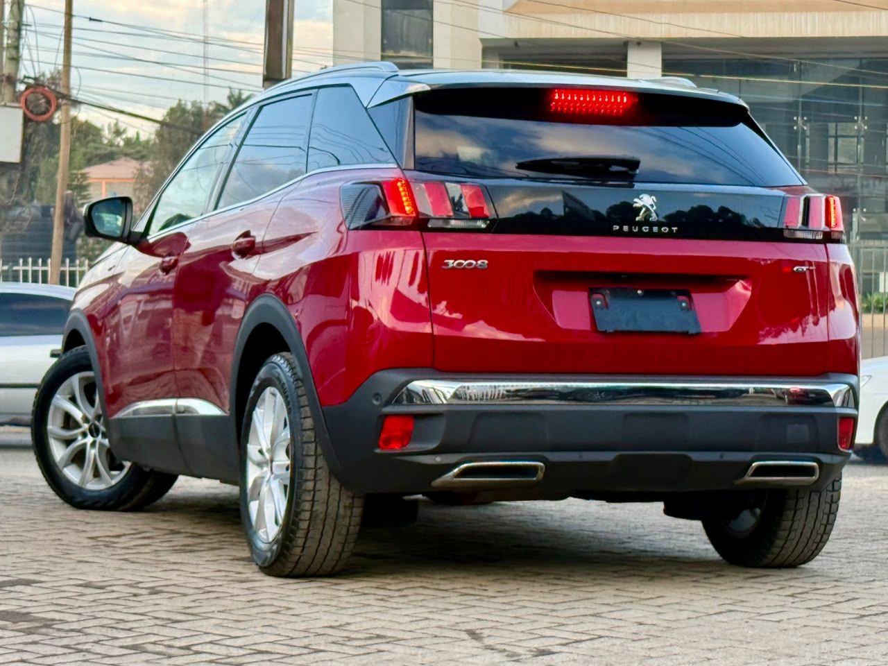 2019 Peugeot 3008 GT thumbnail 5