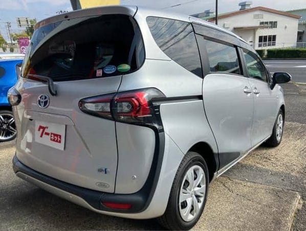 2019 Toyota Sienta thumbnail 5