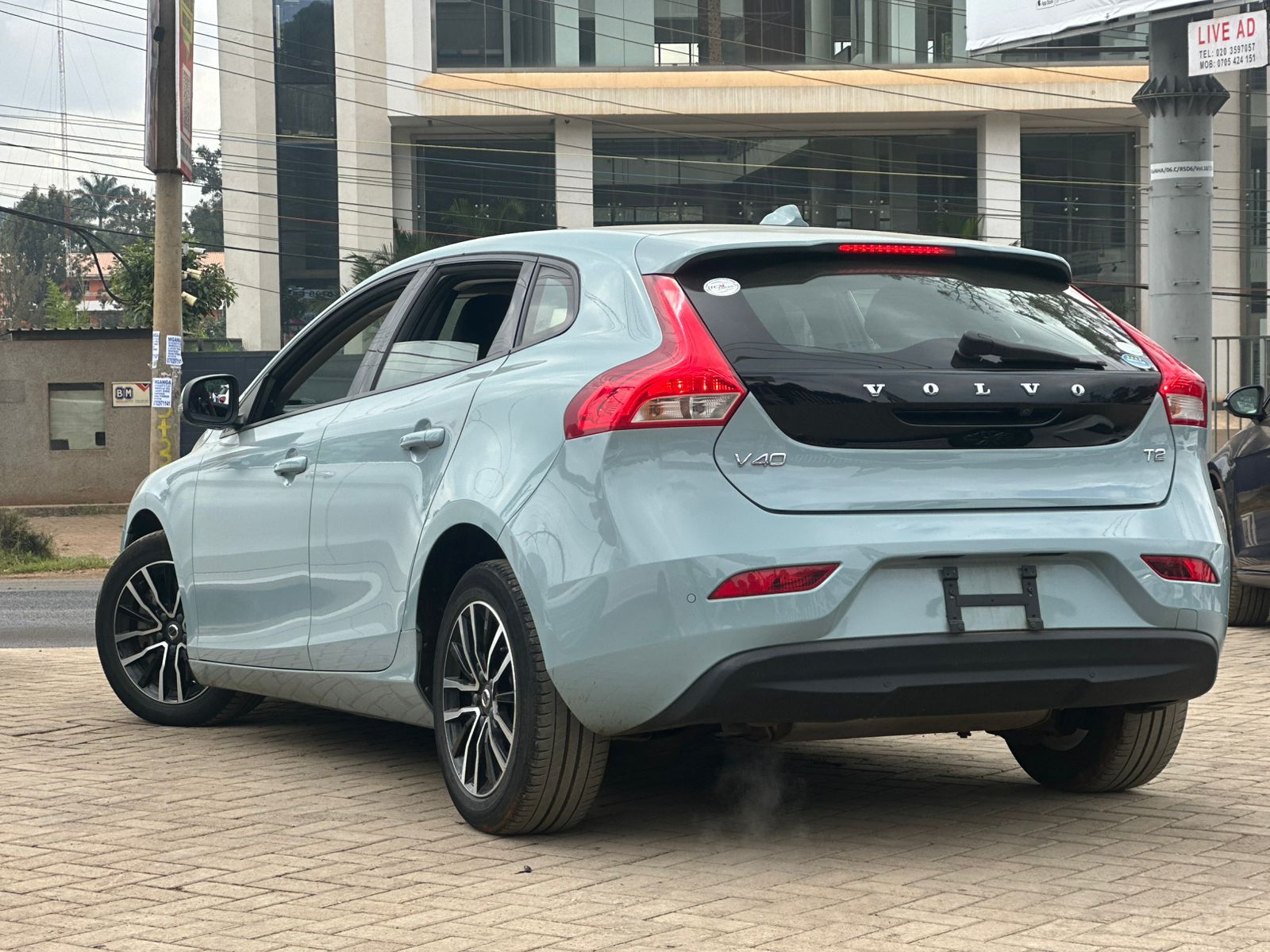 2019 Volvo V40 T2 thumbnail 4