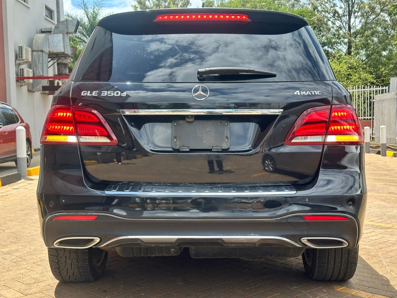 2016 Mercedes-Benz GLE 350d thumbnail 5