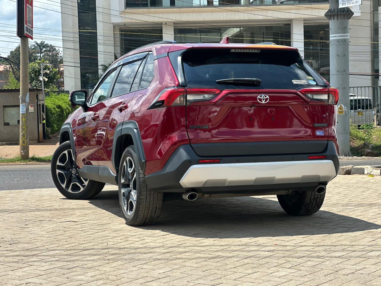 2019 Toyota RAV4 thumbnail 4