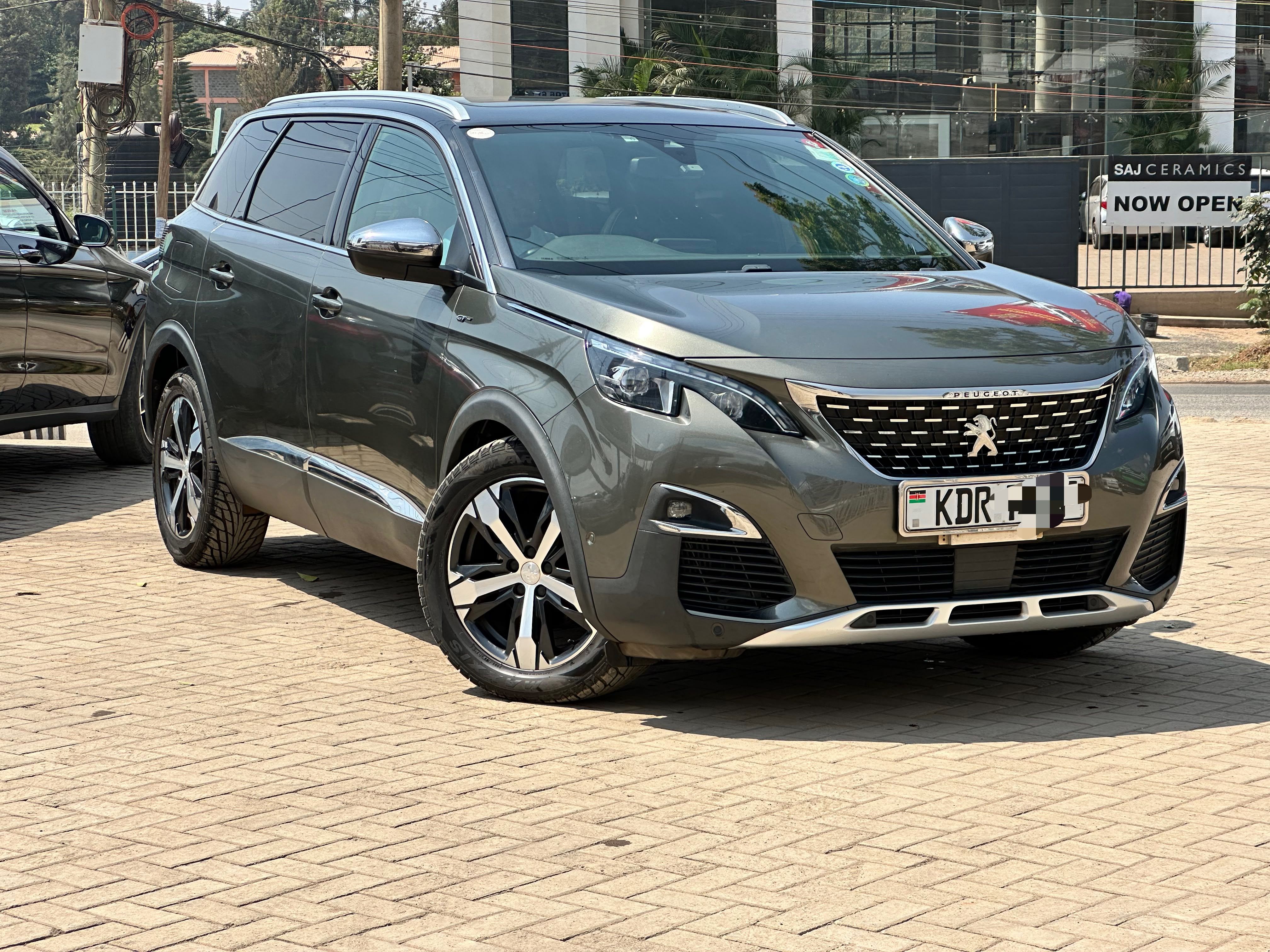 2017 Peugeot 5008 thumbnail 3