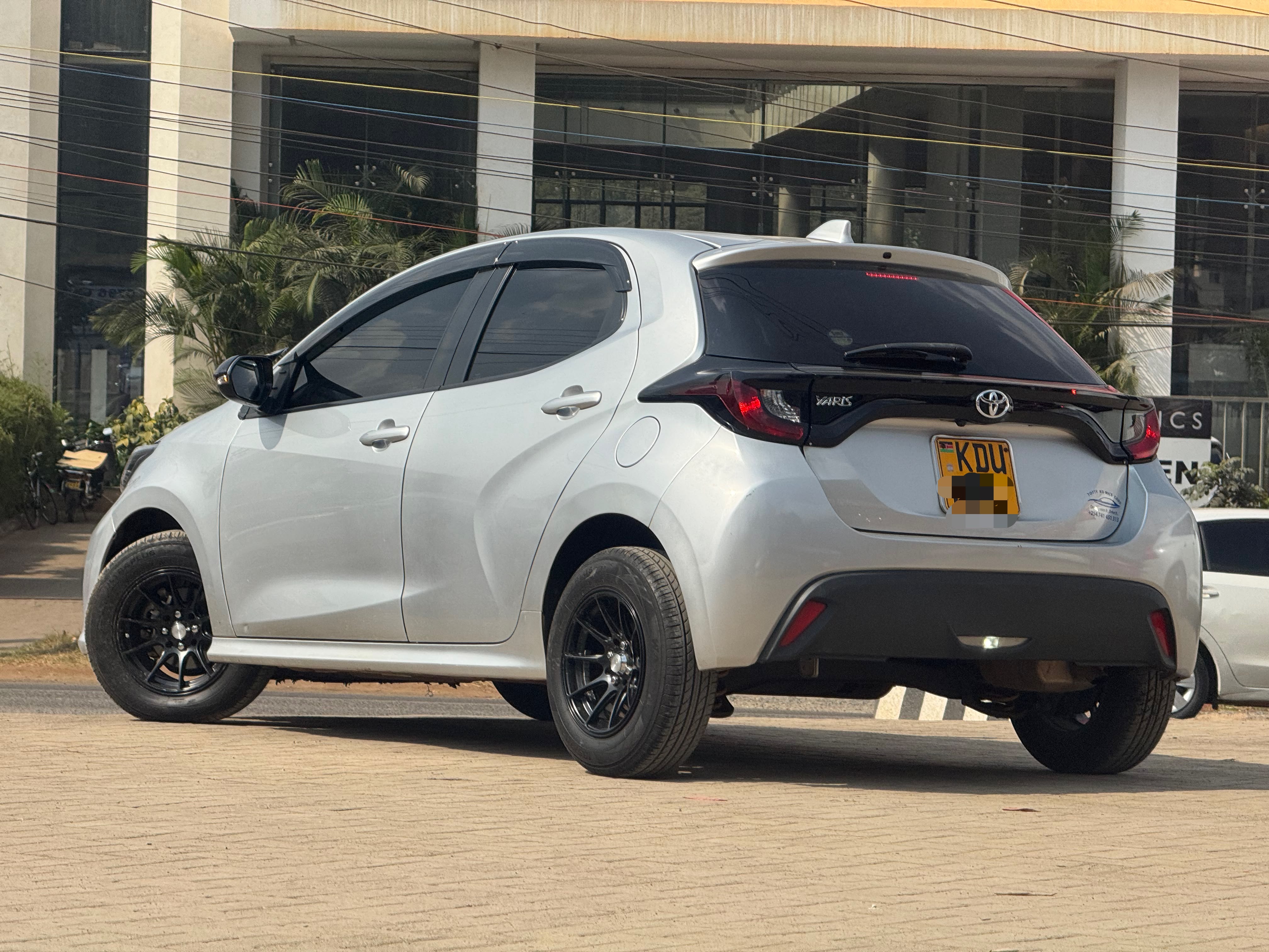 2020 Toyota Yaris thumbnail 4
