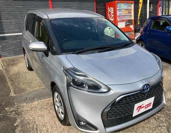 2019 Toyota Sienta - view 3