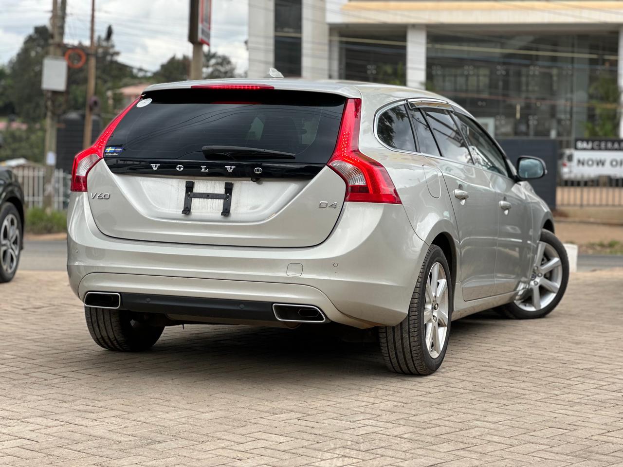 2018 Volvo V60 D4 thumbnail 4