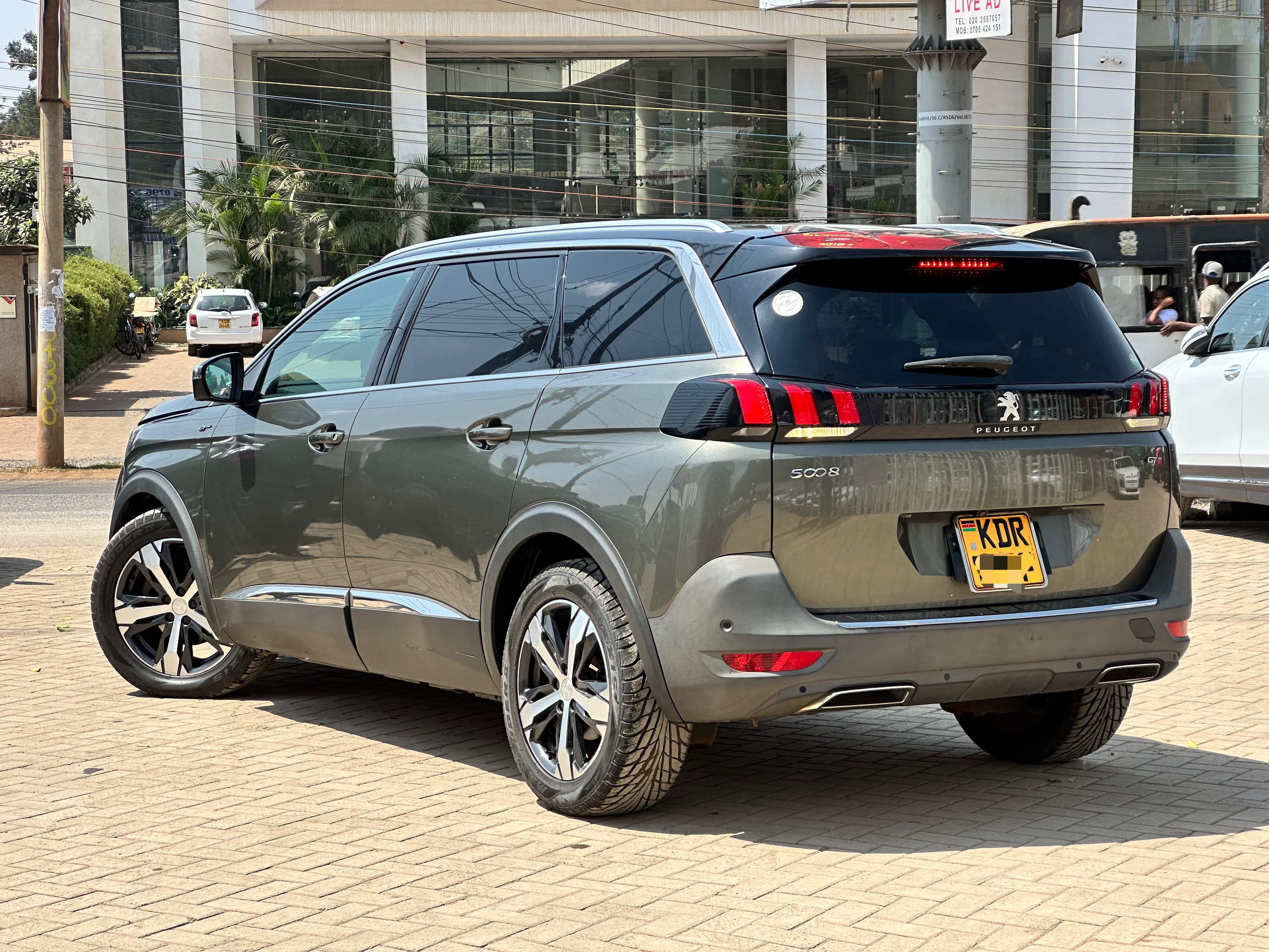 2017 Peugeot 5008 thumbnail 4