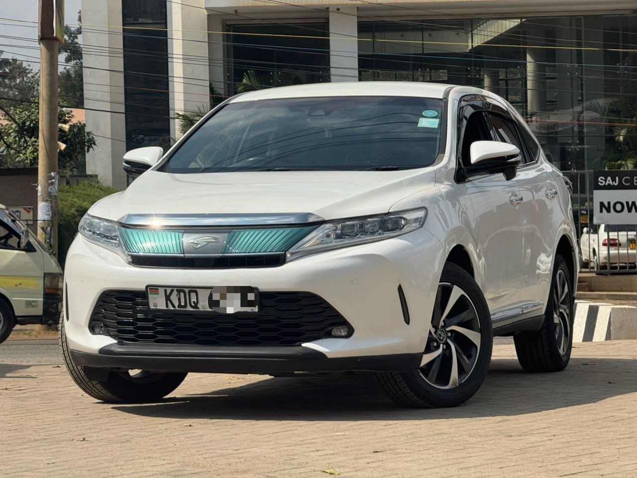 2017 Toyota Harrier thumbnail 2
