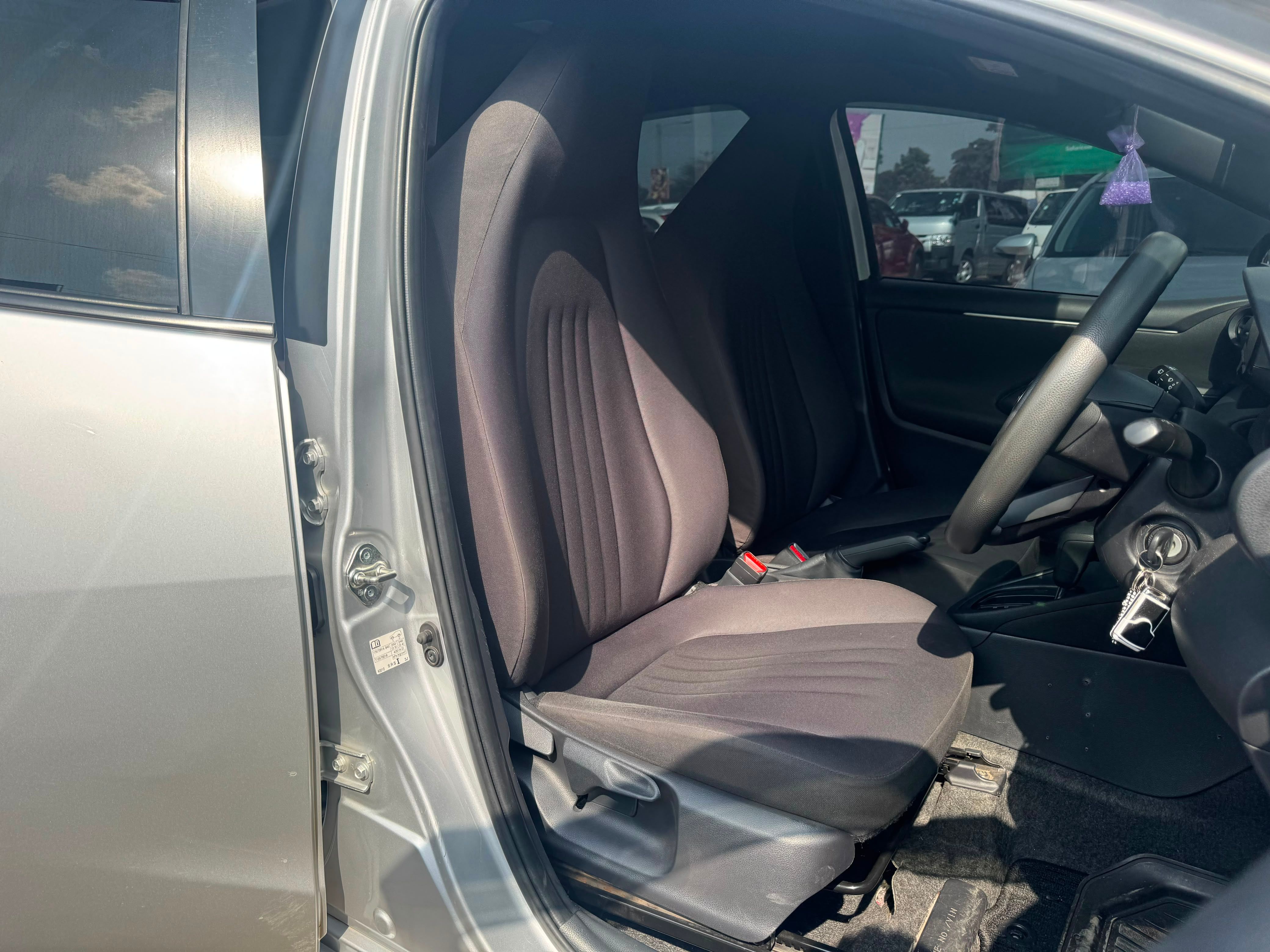 2020 Toyota Yaris thumbnail 8