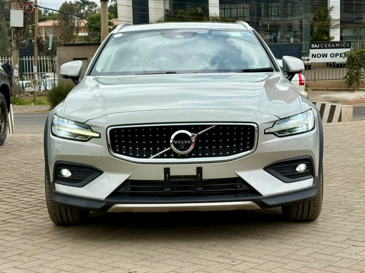 2019 Volvo V60 T5- Newshape - view 3