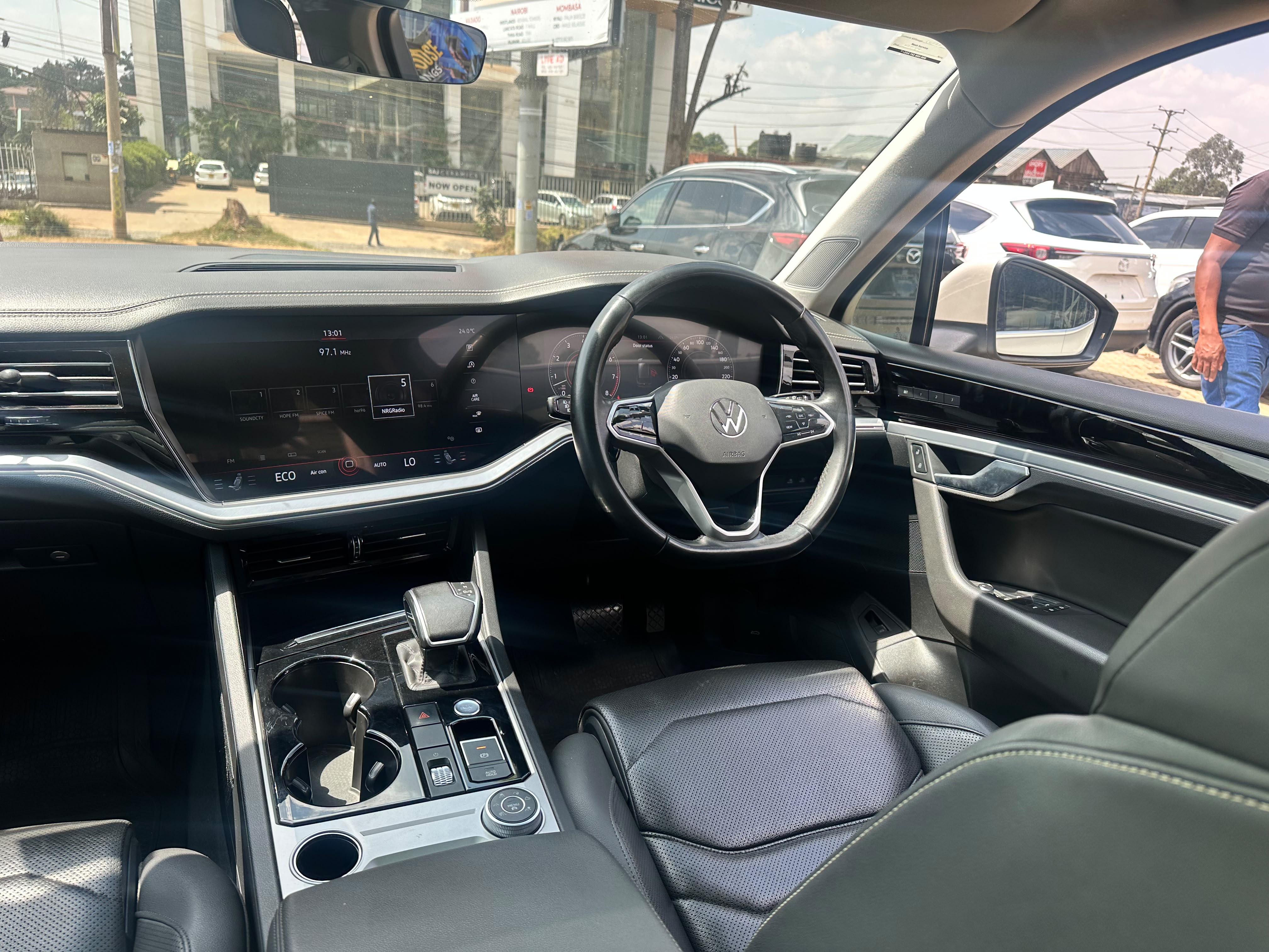 2021 Volkswagen Toureg thumbnail 7