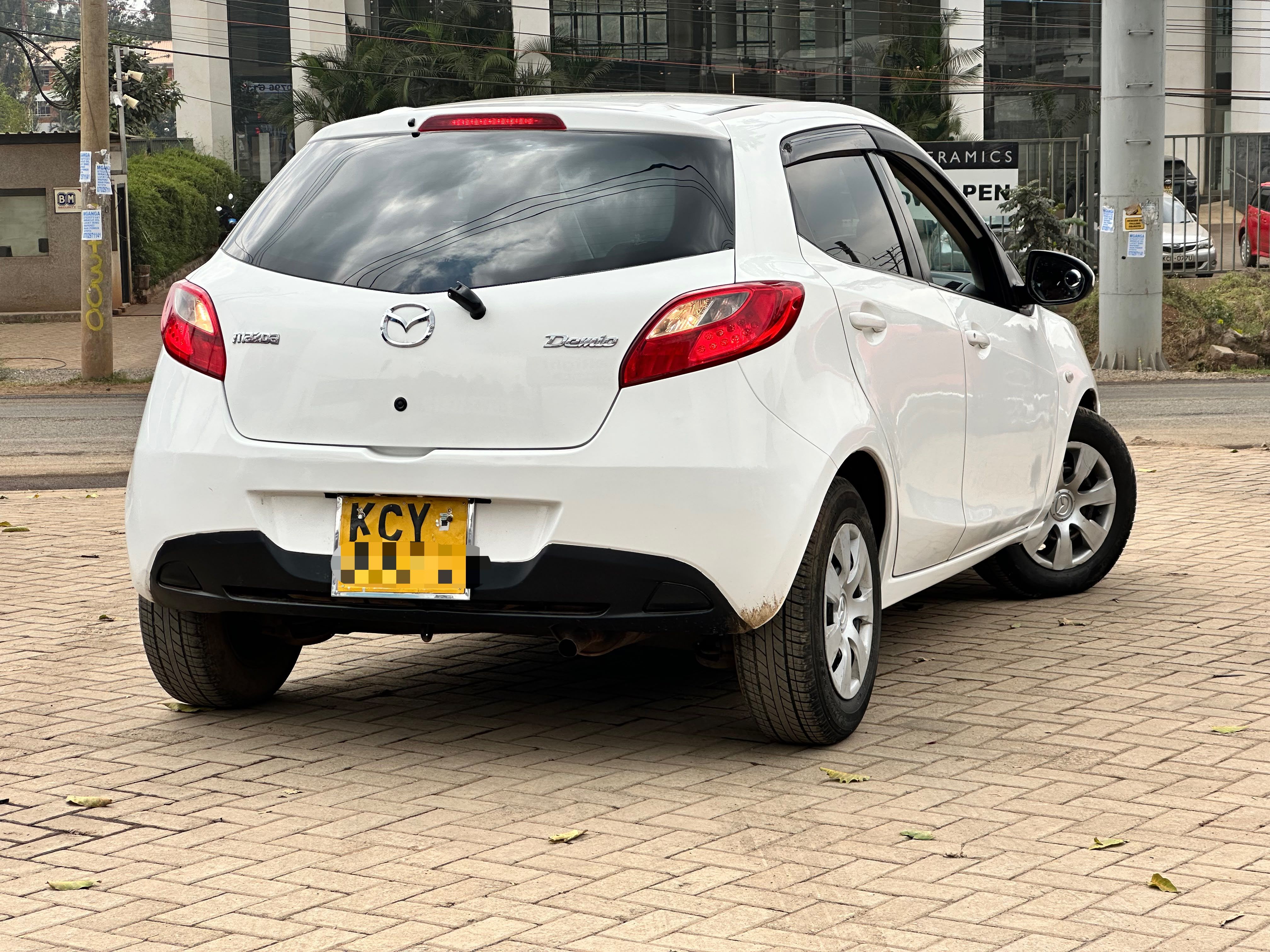 2012 Mazda Demio thumbnail 5