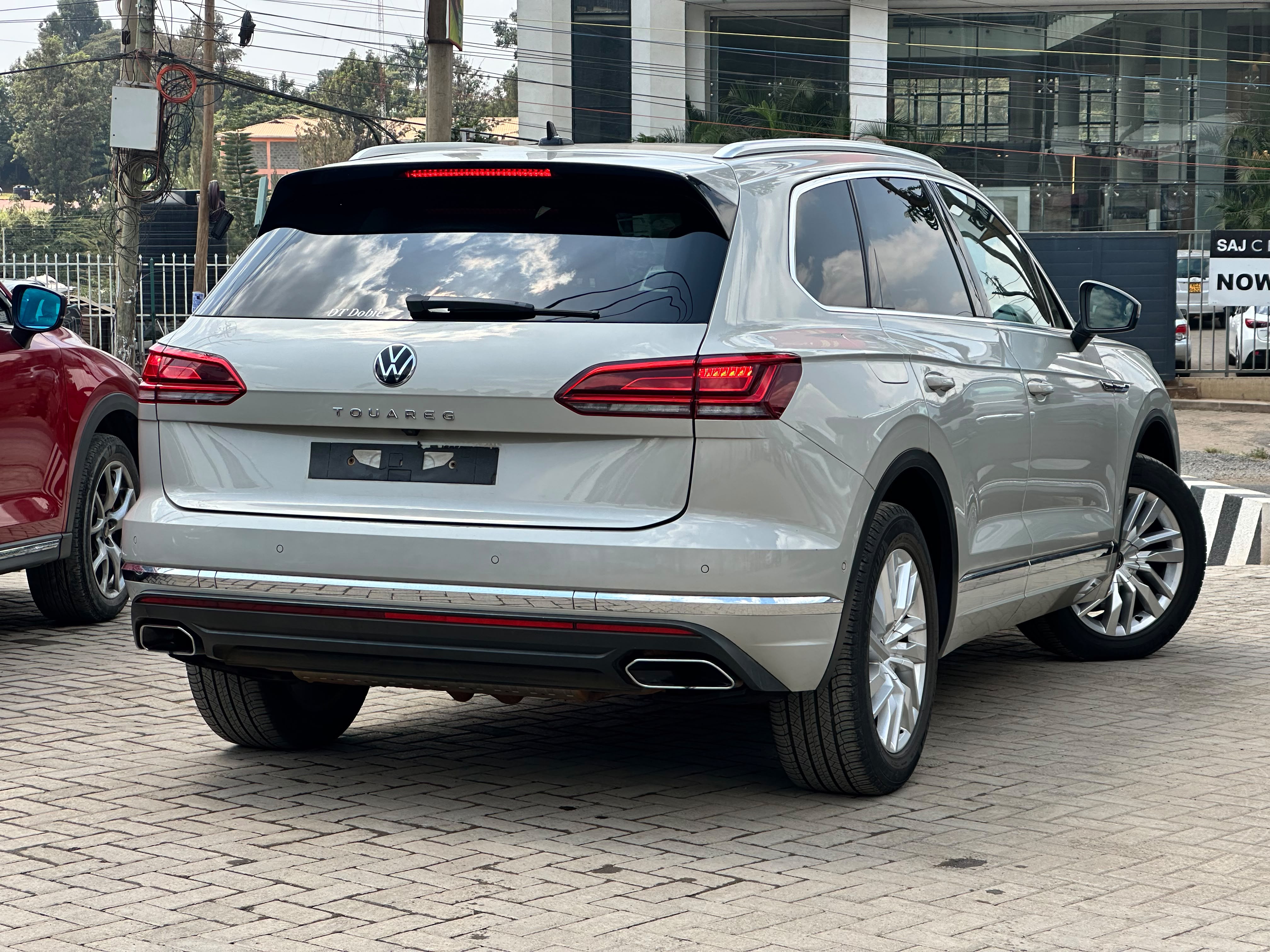 2021 Volkswagen Toureg thumbnail 5