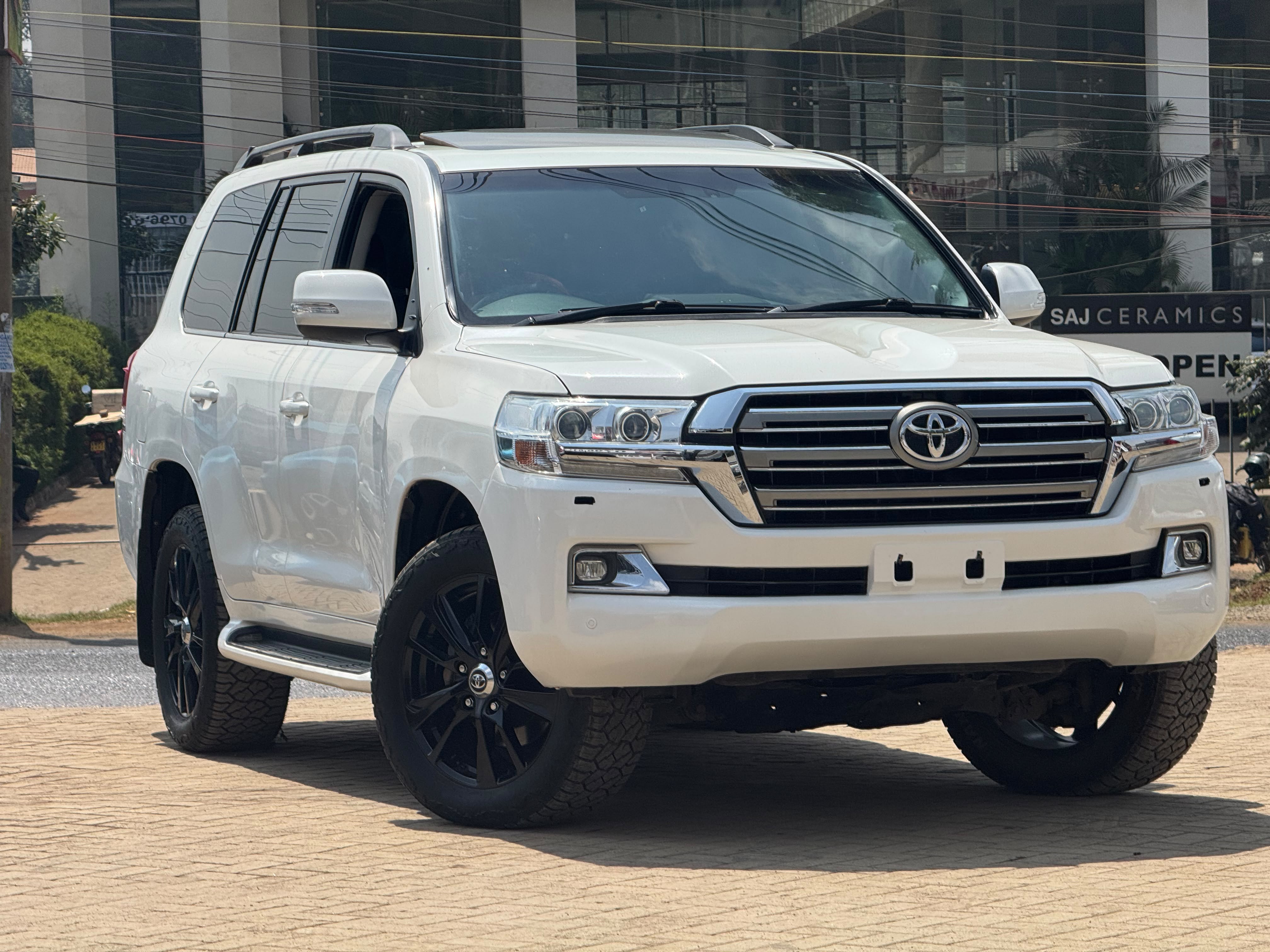 2018 Toyota landcruiser V8  - view 2