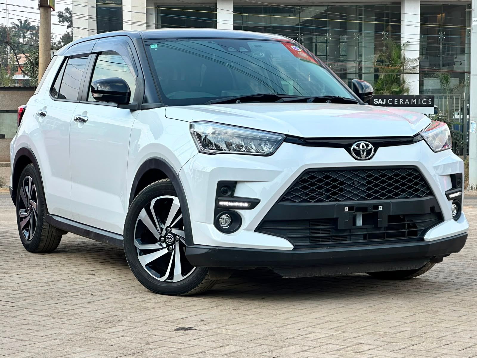 2020 Toyota Raize thumbnail 2