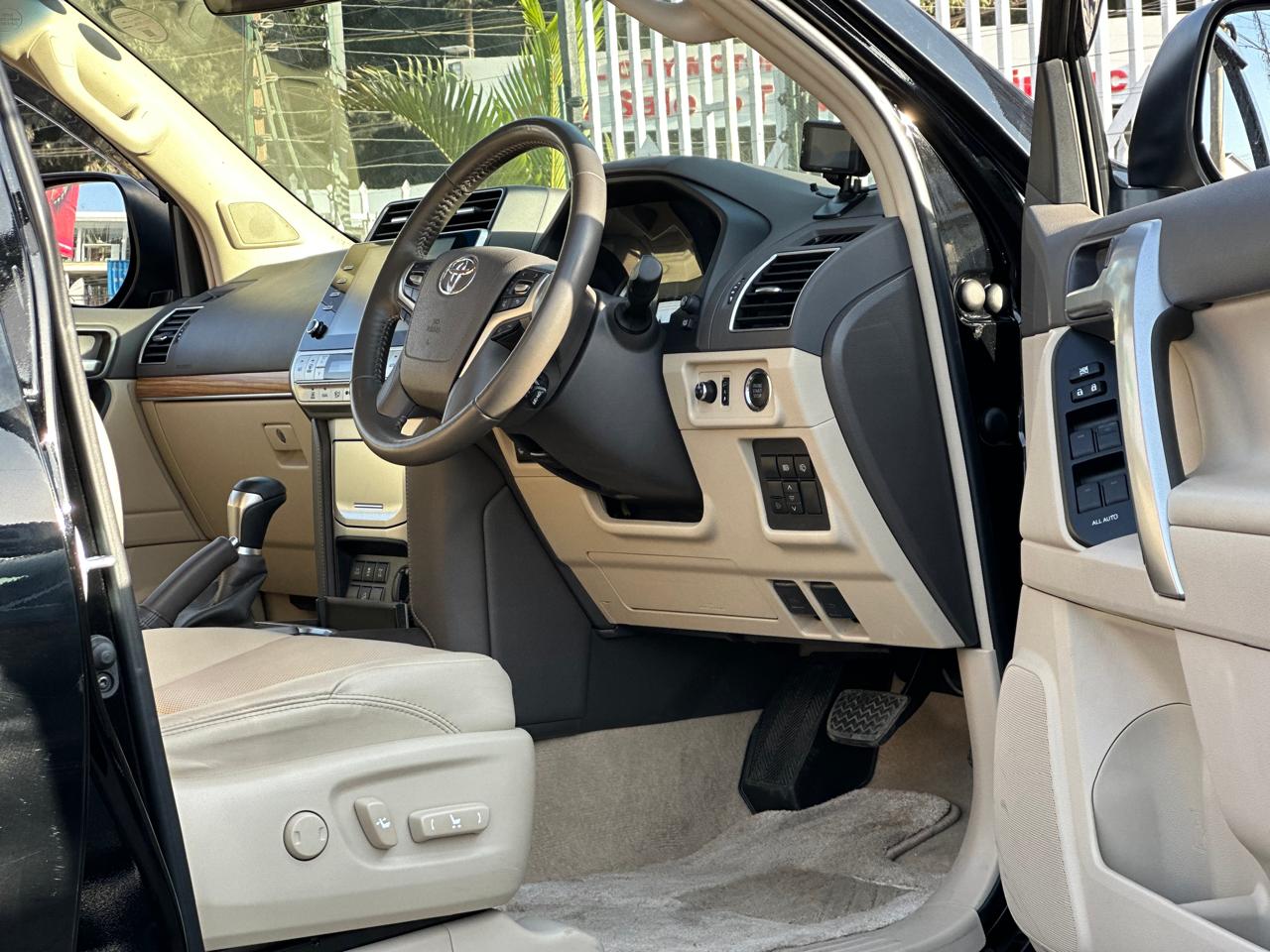 2021 Toyota Land Cruiser Prado TXL thumbnail 9