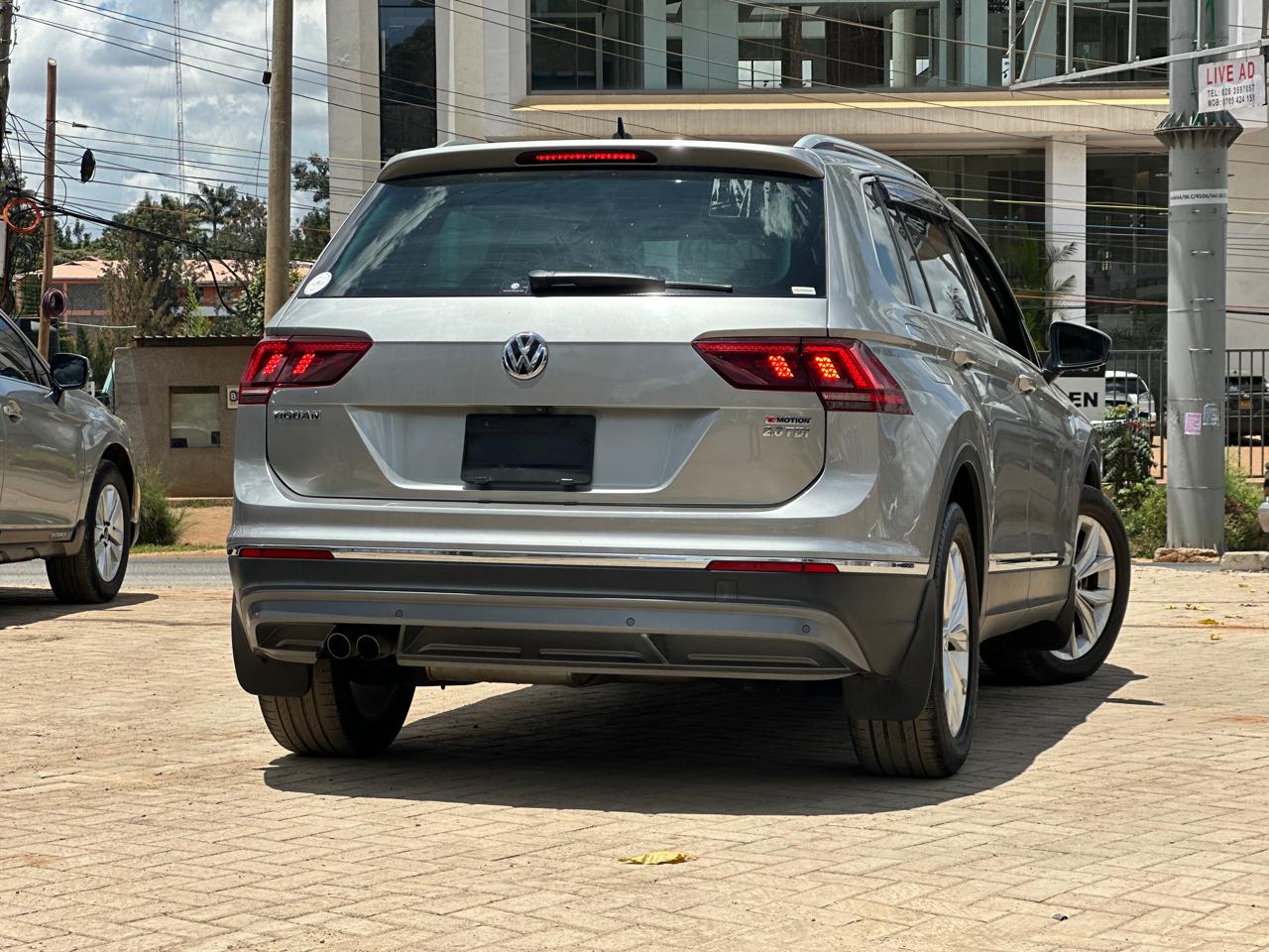 2018 Volkswagen Tiguan thumbnail 6