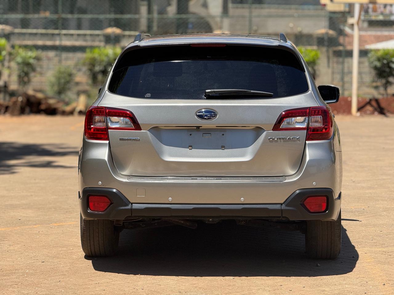 2016 Subaru Outback - view 2