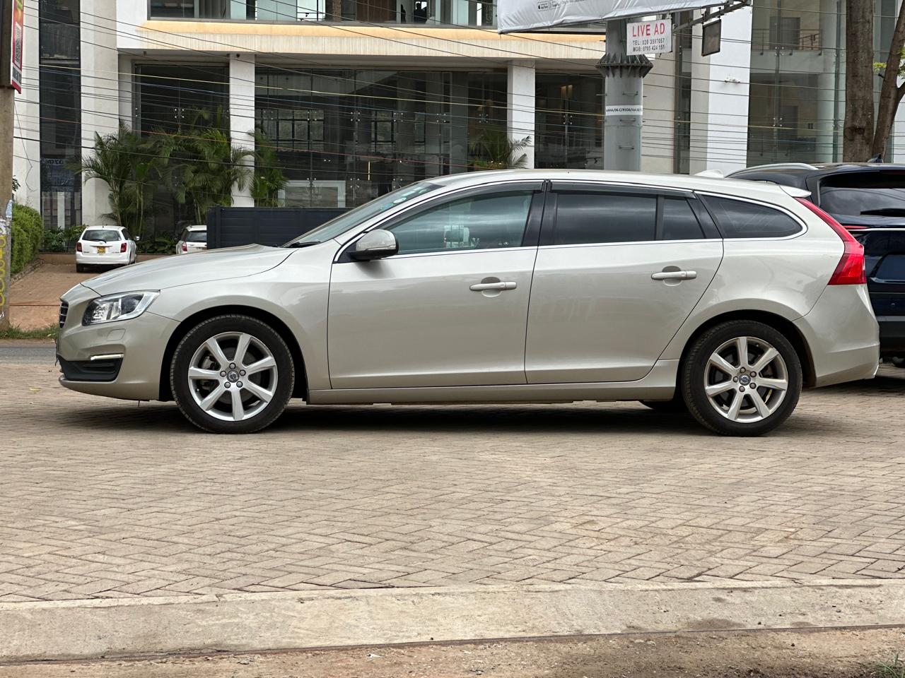 2018 Volvo V60 D4 thumbnail 6