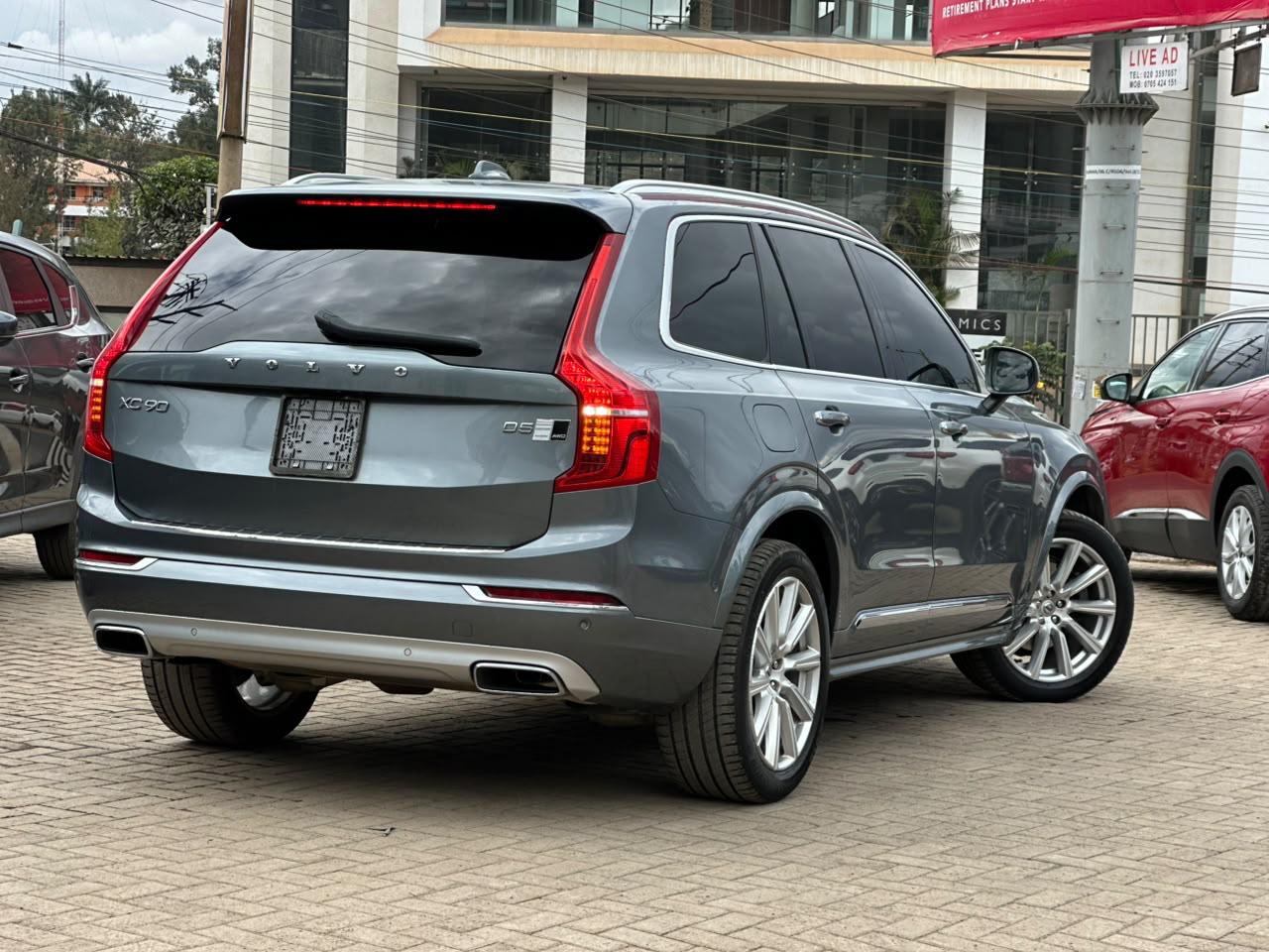 2019 Volvo XC90 D5 INSCRIPTION thumbnail 4