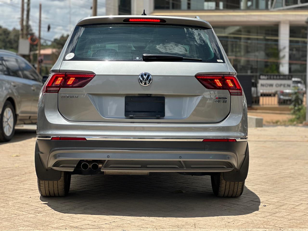 2018 Volkswagen Tiguan thumbnail 4