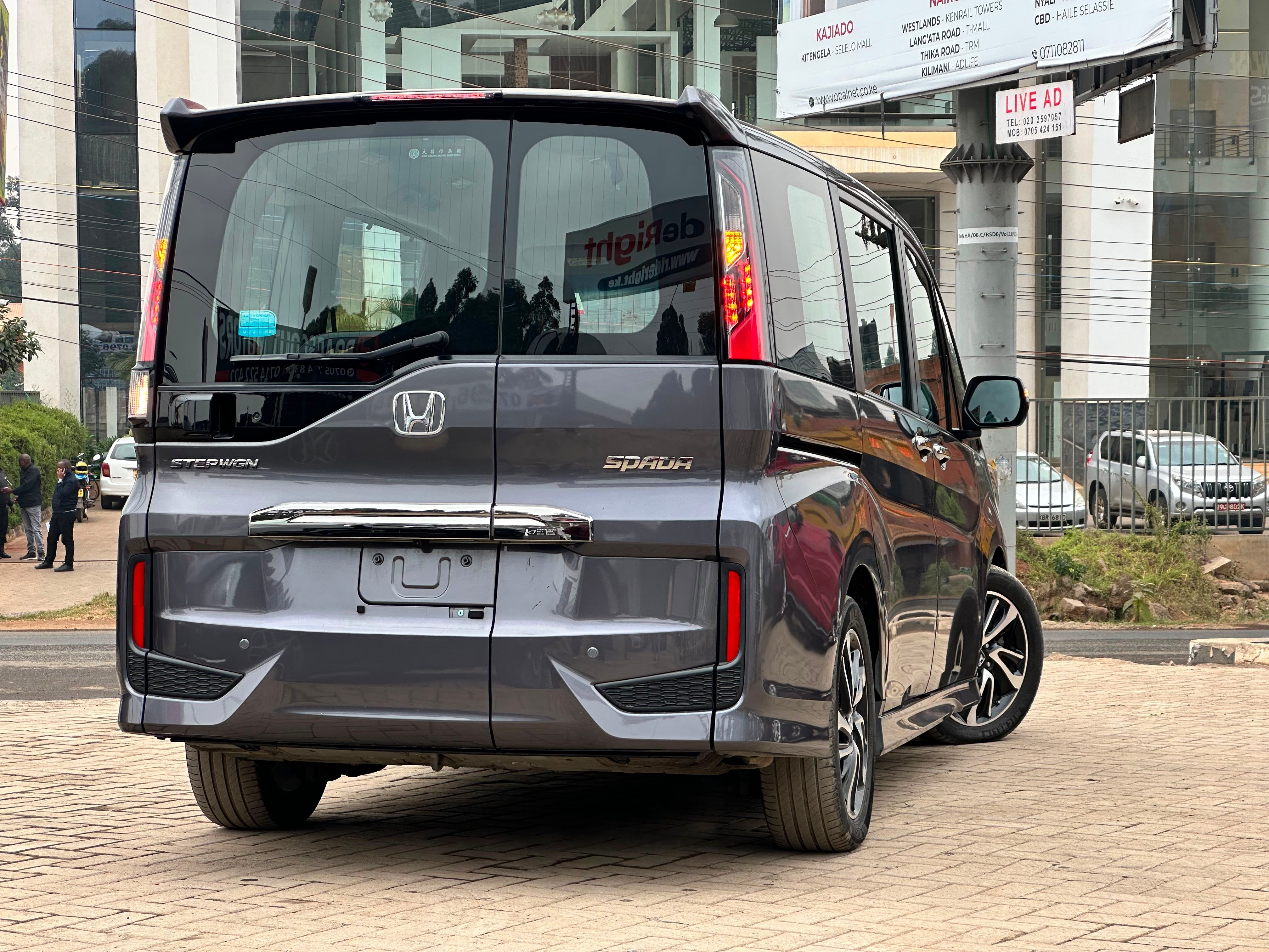 2019 Honda Stepwagon thumbnail 3
