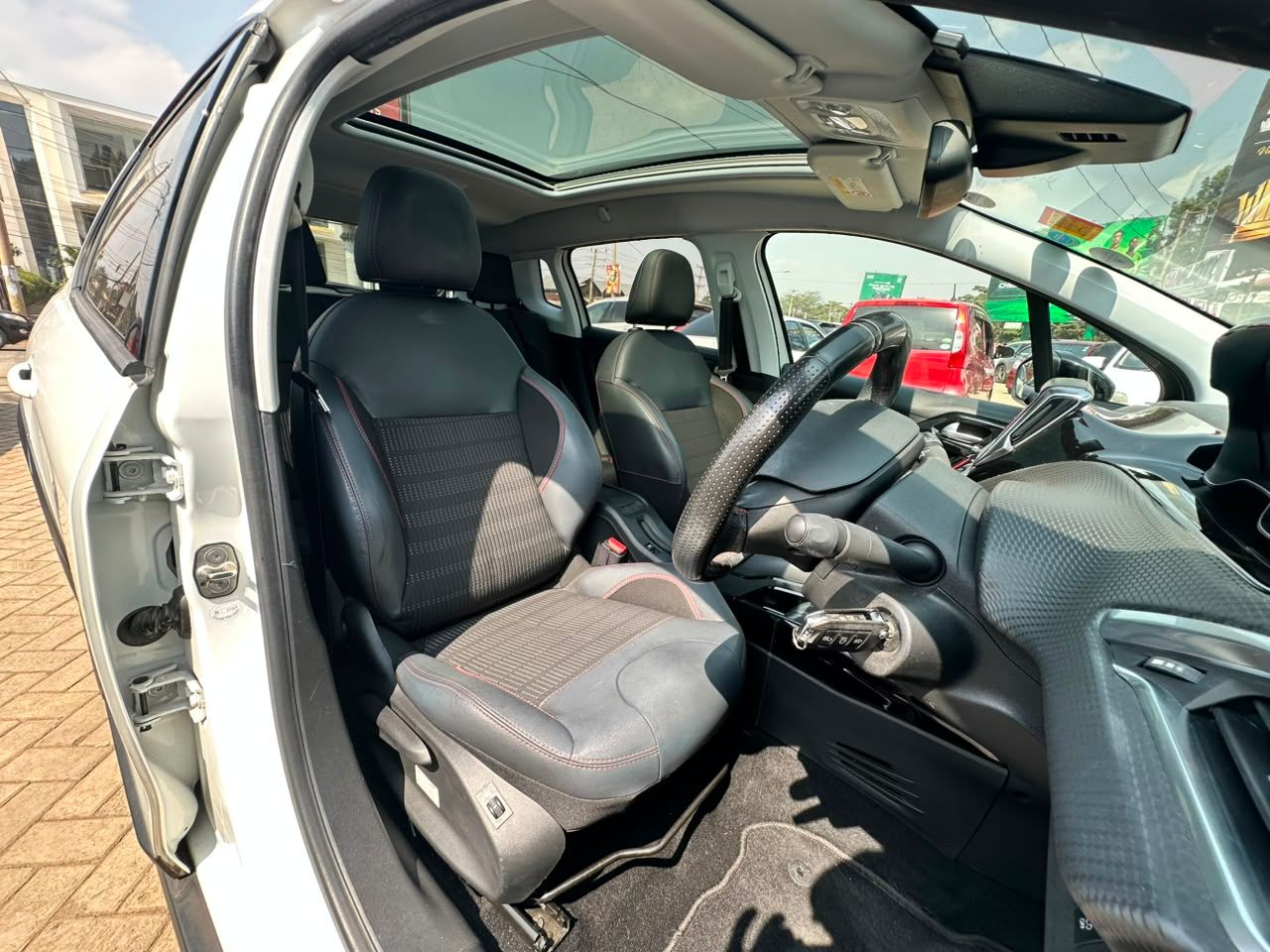 2019 Peugeot 2008 thumbnail 7