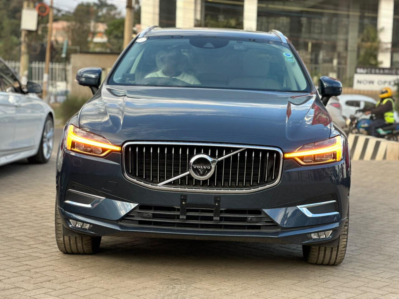 2020 Volvo XC60 D4 INSCRIPTION - view 3